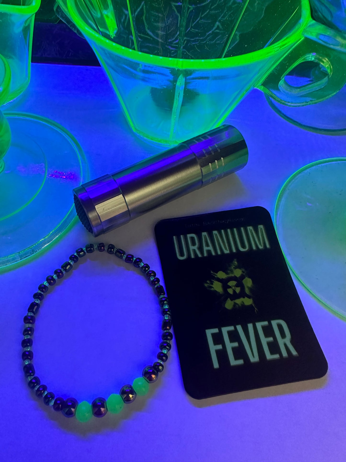 Uranium Glass Hunting Starter Kit with UV Light, Magnet and Glowing Uranium Glass 3 Bead Bracelet