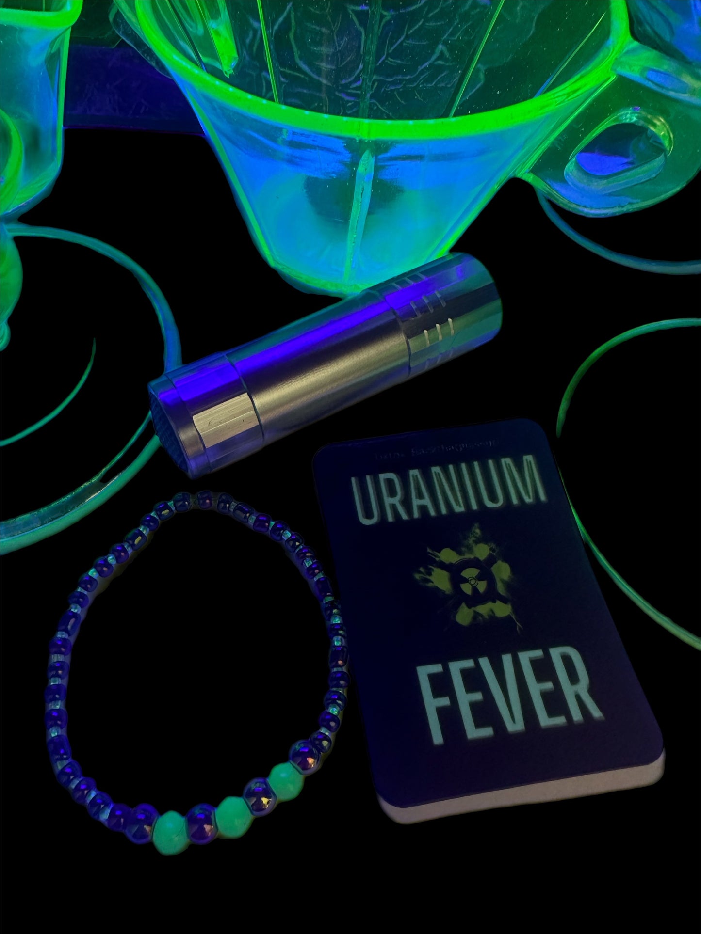 Uranium Glass Hunting Starter Kit with UV Light, Magnet and Glowing Uranium Glass 3 Bead Bracelet